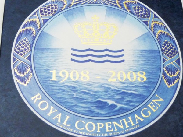 ロイヤルコペンハーゲンの100周年記念のプレートが入荷しました。