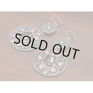 画像: 【ネコポスＯＫ】【値下げしました】チタンポストピアス　サークルに刻まれた透かし彫り　マルチカラー No.5974